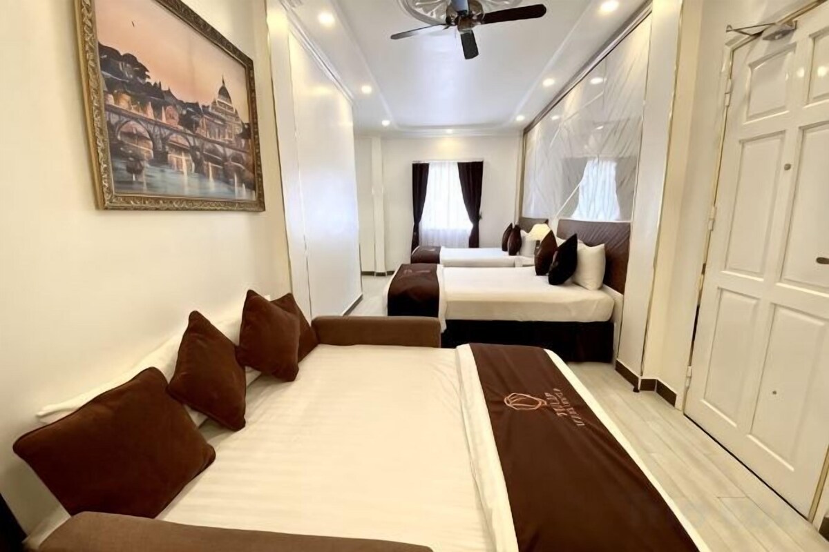 Deluxe Family Room