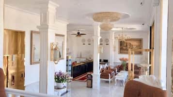 Sala de estar en el lobby
