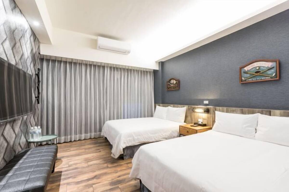 Soundproofing, free WiFi, bed sheets