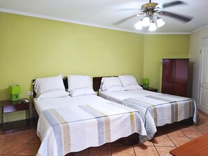 Premium bedding, in-room safe, iron/ironing board, free WiFi - Hotel Puerta del Sol - San Jose Airport (Ulloa)