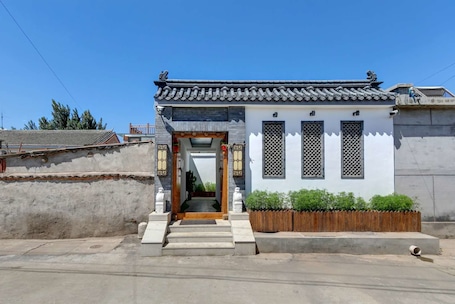 Property entrance. GuBei Water Town Revolution Hotel