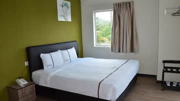 Meja, seterika/papan seterika, Wi-fi percuma, cadar katil