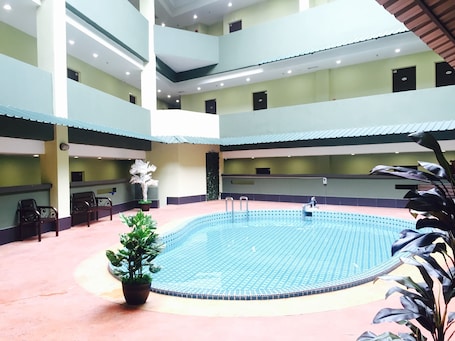 Pool. Riverview Hotel