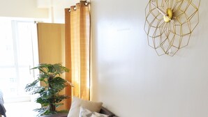 シティ スタジオ | デスク、ノートパソコン用作業スペース、WiFi (無料)、ベッドシーツ