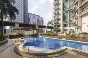 Outdoor pool - McKinley Park Residences (Taguig)