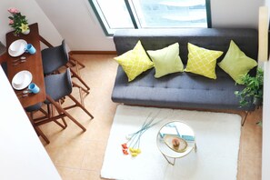 Loft (B11) | Desk, laptop workspace, free WiFi, bed sheets - McKinley Park Residences (Taguig)