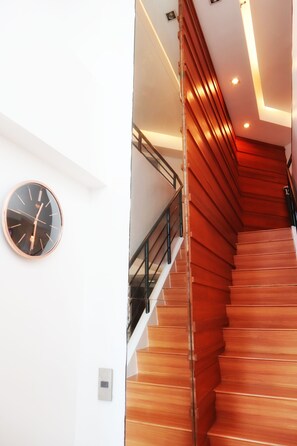 Desk, laptop workspace, free WiFi, bed sheets - McKinley Park Residences (Taguig)