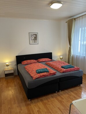 5 bedrooms, iron/ironing board, WiFi, bed sheets - Vacation home "Haus Der Rosen" in Boppard Rheinbay for up to 16 people (DE) (Rheinbay)