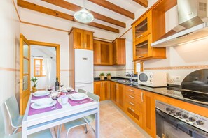 Fridge, microwave, oven, dishwasher - Holiday home Barbera in Alcudia Old Town (Alcúdia)