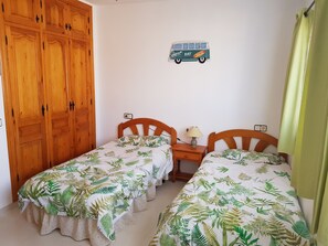 3 bedrooms, iron/ironing board, free WiFi, bed sheets
