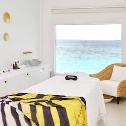 Couples treatment rooms, sauna, hot tub, steam room, hot springs