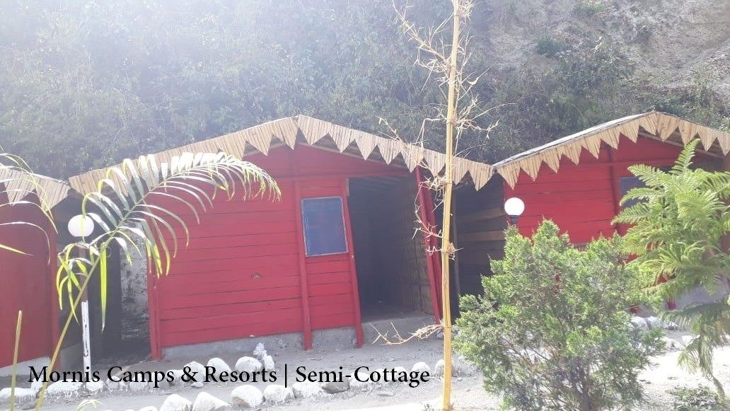 Semi Cottage With Common Washroom   | Ropa de cama