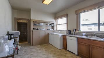 House | Private kitchen | Full-sized fridge, microwave, oven, stovetop