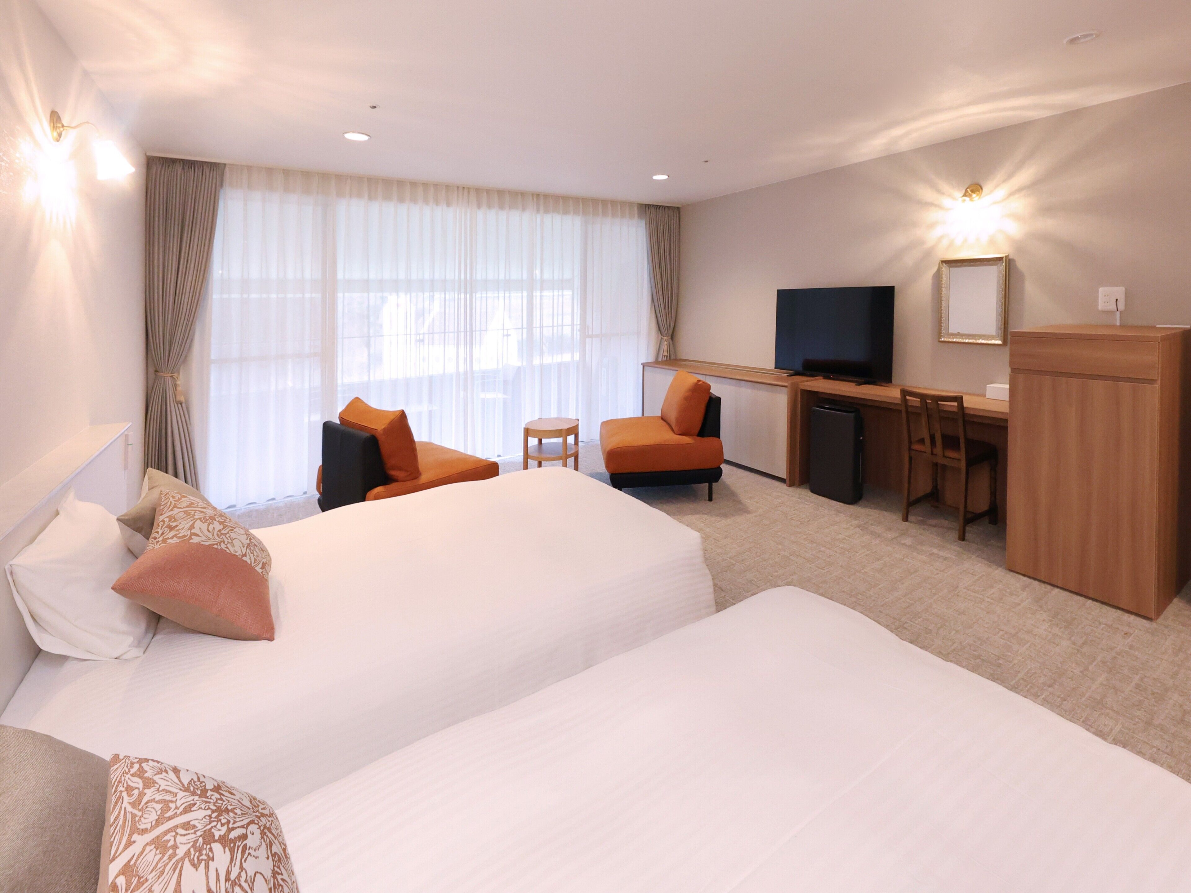 [Non Smoking] Deluxe Twin Room (4F - Grande Floor) 45sqm | In-room safe, desk, free WiFi, bed sheets