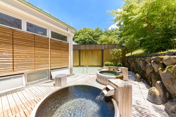 Free toiletries, hair dryer, slippers, electronic bidet - Kijima Kogen Hotel (Beppu)