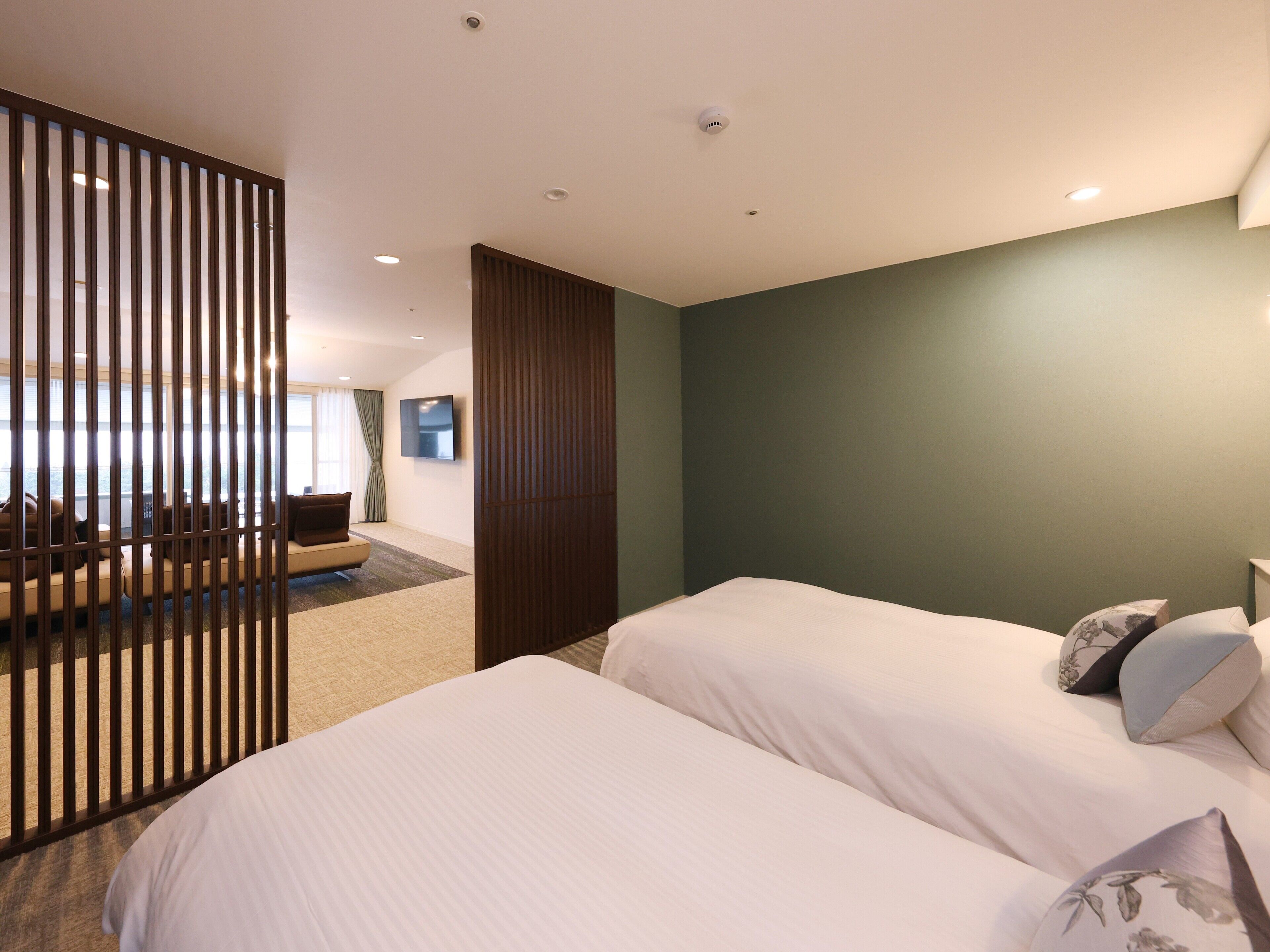 [Non Smoking] Luxury Twin Room (4F - Grande Floor) 70sqm | In-room safe, desk, free WiFi, bed sheets