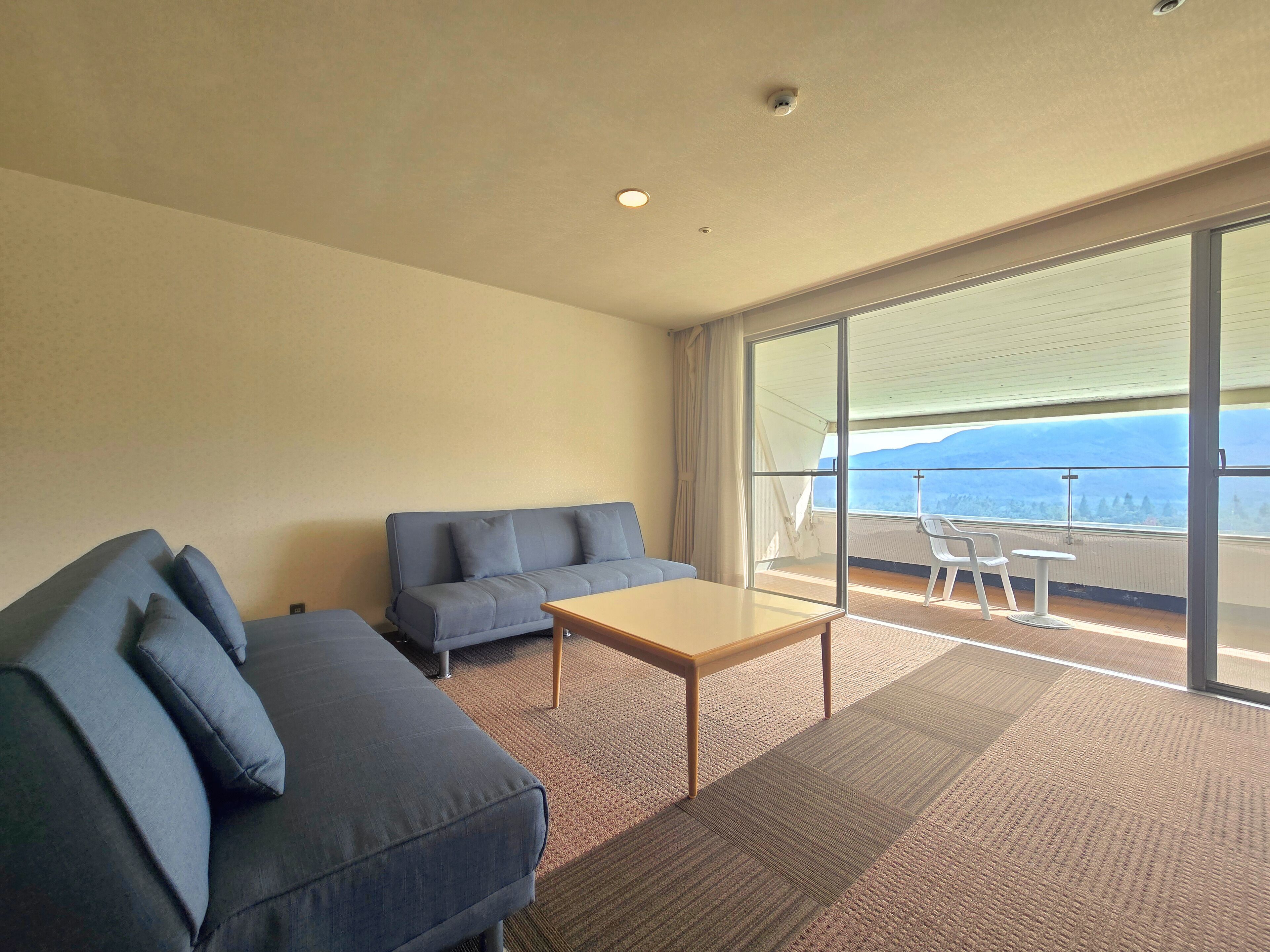 [禁煙] 和洋室 (4階) : 8畳+洋室 | セーフティボックス (室内)、デスク、WiFi (無料)、ベッドシーツ