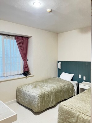 Twin Room | Free WiFi - Saint Raphael Villa (Shimoda)