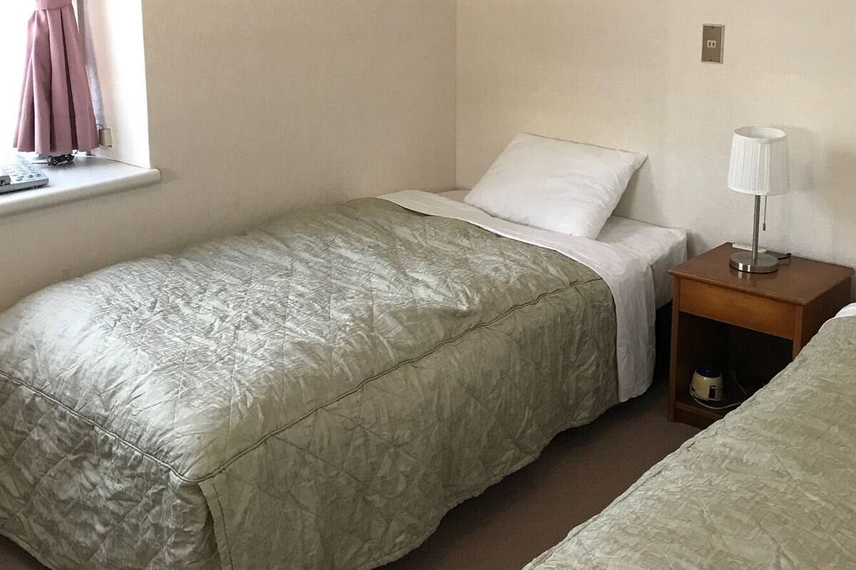 basic twin room | free wifi