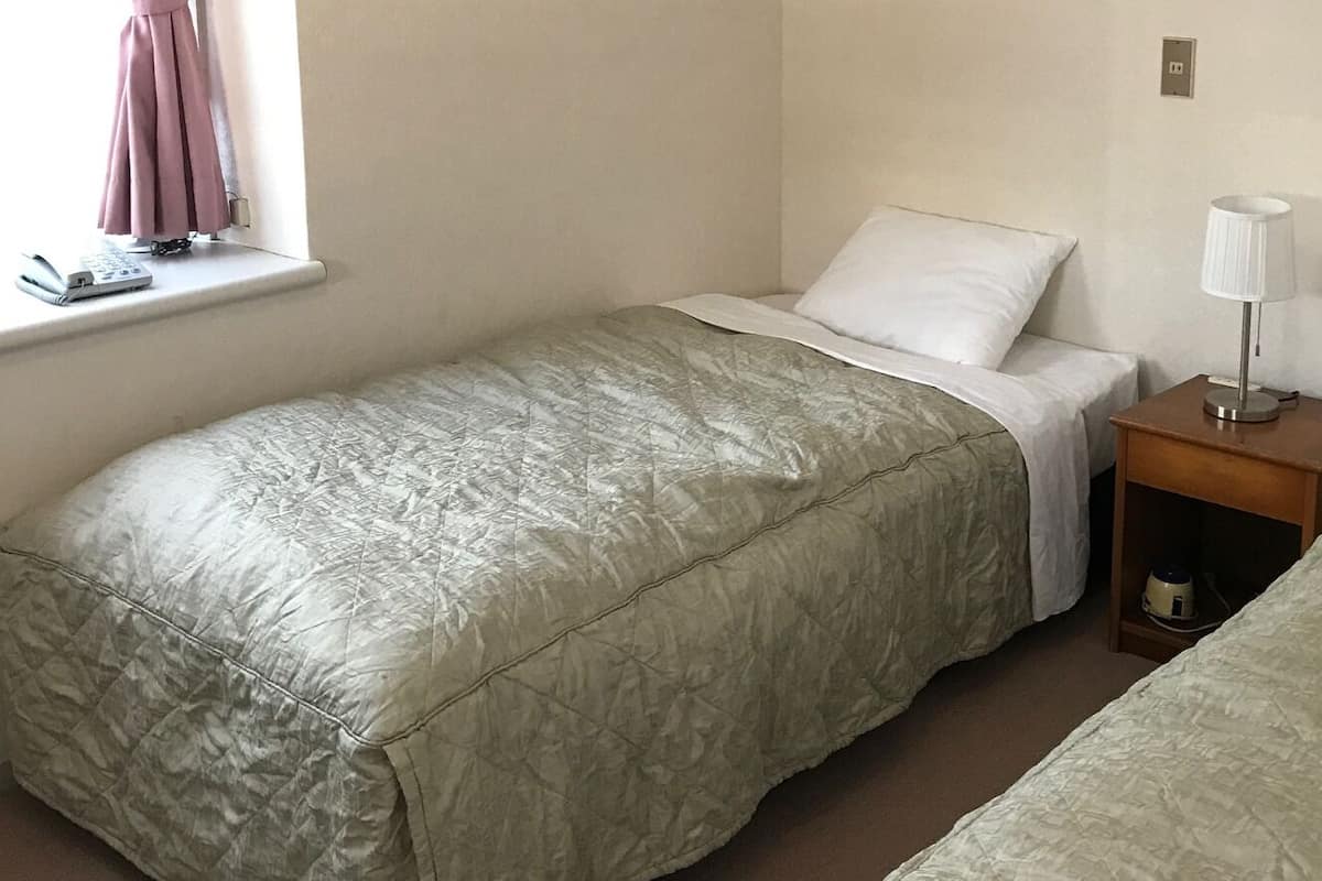 Basic Twin Room | Free WiFi