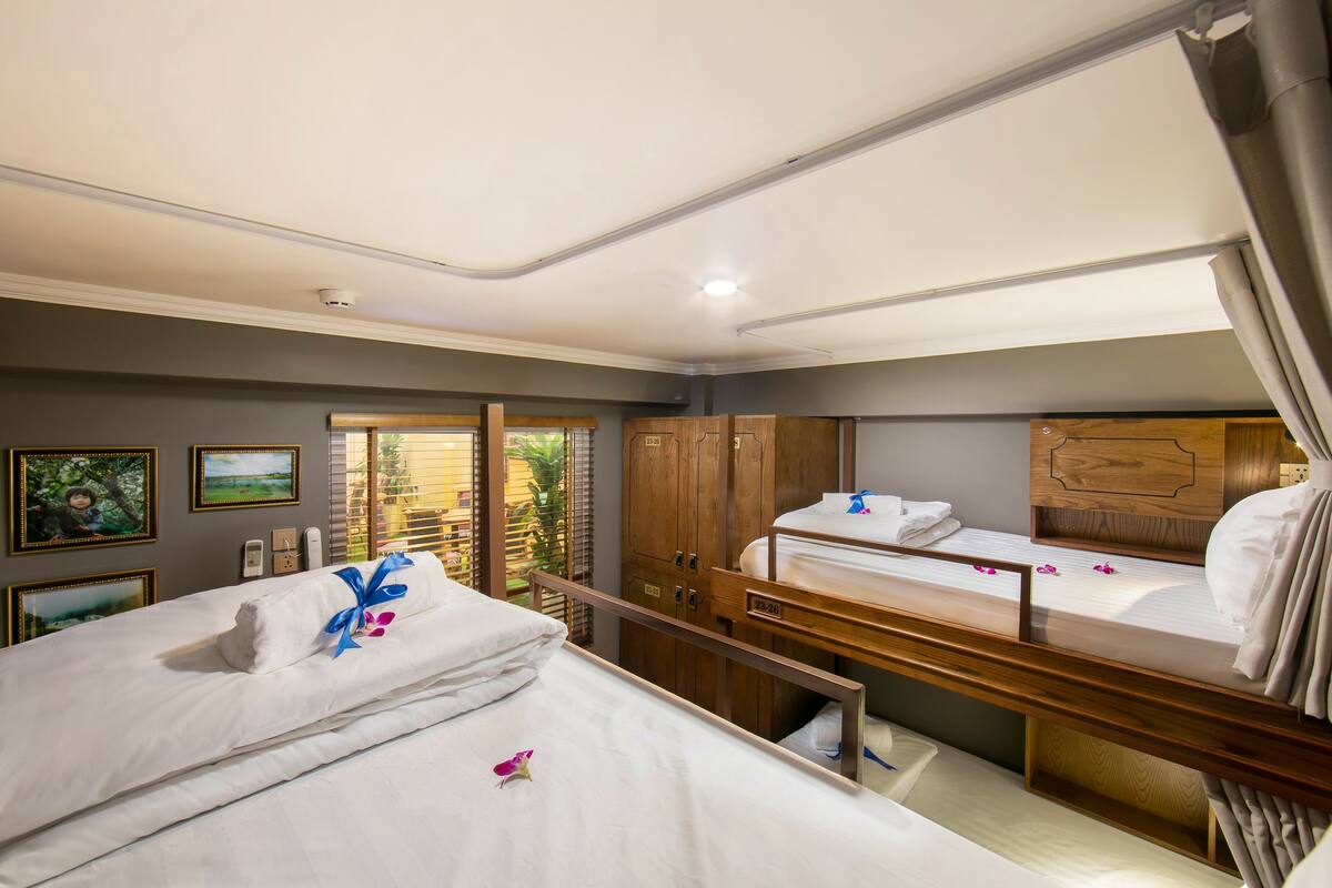Felles sovesal – deluxe, kun for kvinner (4 Beds) | Safe på rommet, skrivebord, blendingsgardiner og lydisolert