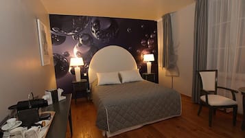 Double Room (Intemporelle) | Individually decorated, individually furnished, desk, blackout curtains