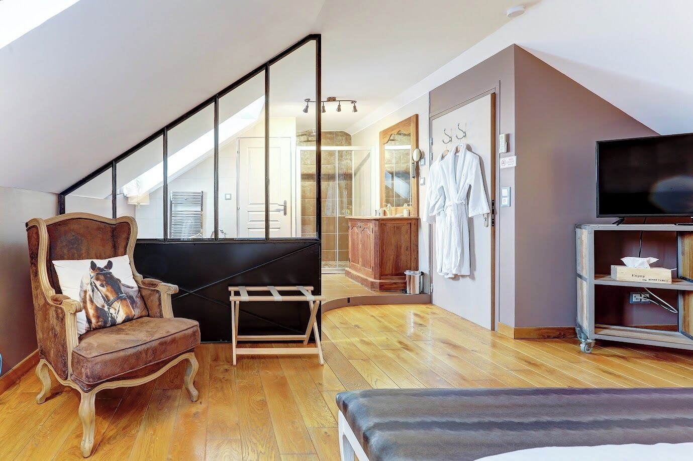 Double Room (Cavalière) | Individually decorated, individually furnished, desk, blackout drapes