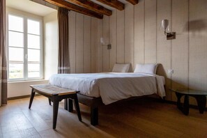 1 bedroom, individually decorated, individually furnished