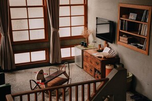 Cortinas blackout, wifi gratis y ropa de cama 