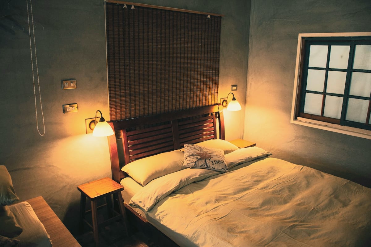 Signature-Ferienhütte, Badewanne | Verdunkelungsvorhänge, kostenloses WLAN, Bettwäsche