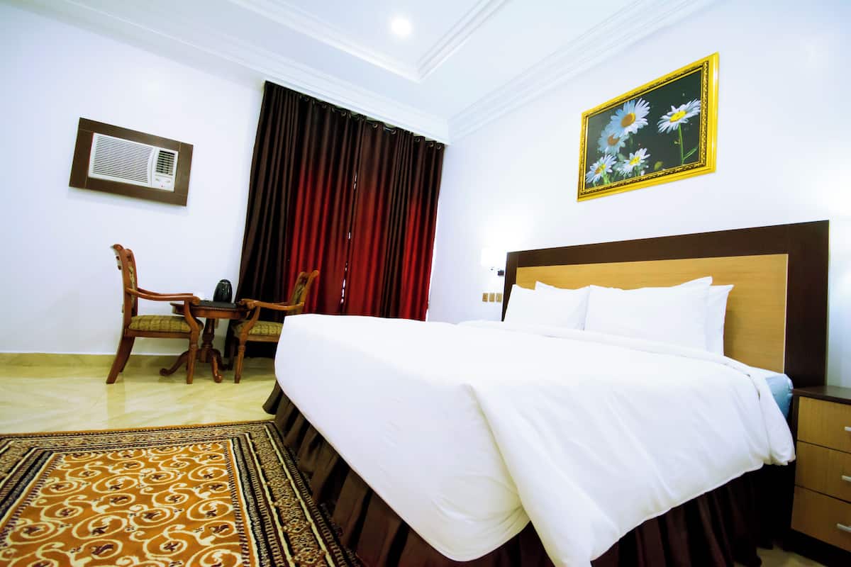 Ropa de cama de alta calidad, camas Select Comfort y minibar