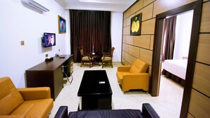 Superior Suite | Living room | Flat-screen TV - Immaculate Golden Hotels Limited (Owerri)
