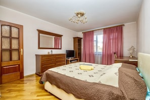 1 bedroom, premium bedding, down duvets, desk