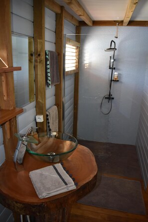 Dusche, Handtücher, Seife, Toilettenpapier