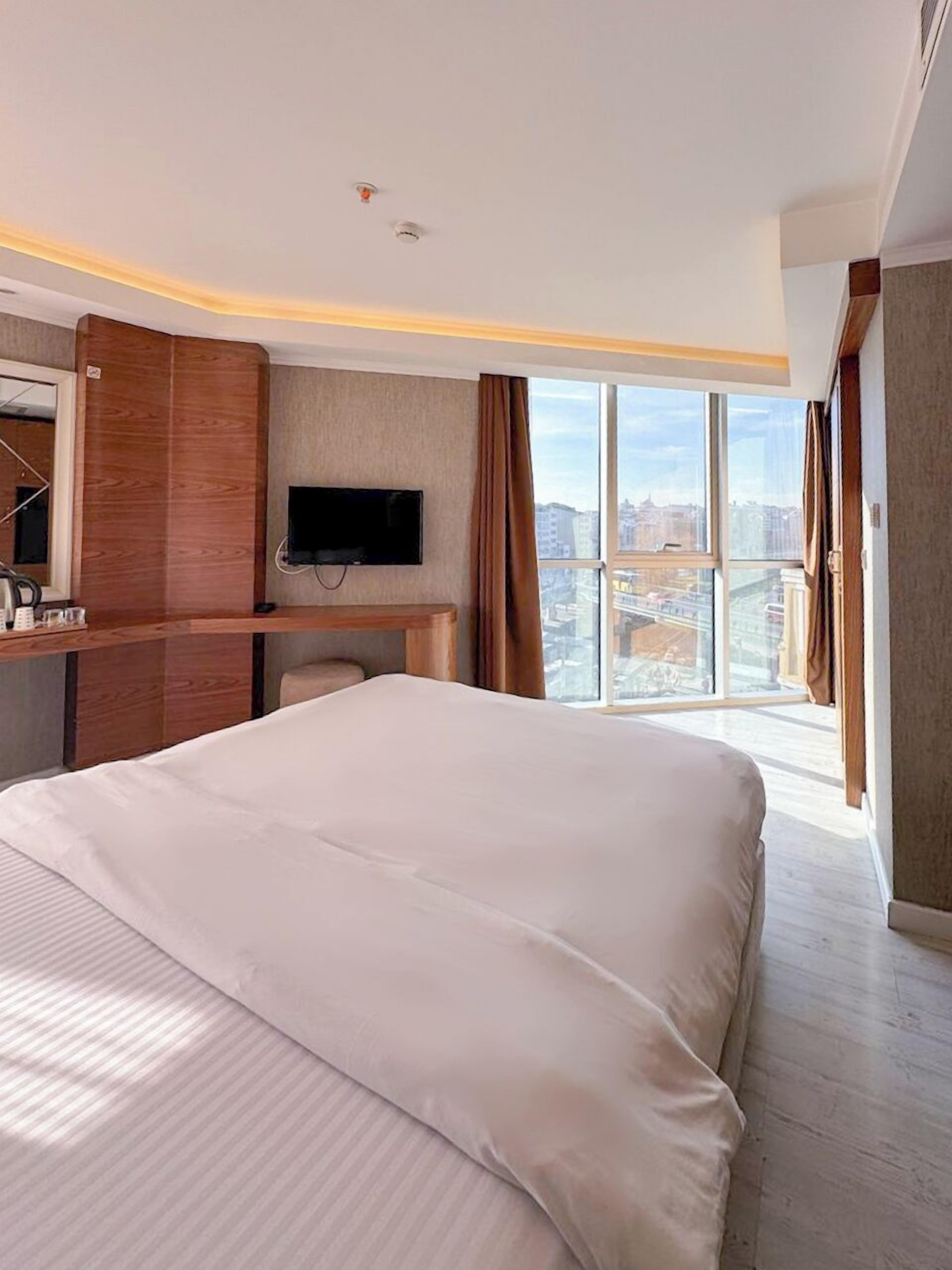 Superior Double Room, 1 Katil Raja (King), Non Smoking, City View | Peralatan tempat tidur premium, seterika/papan seterika, Wi-fi percuma 