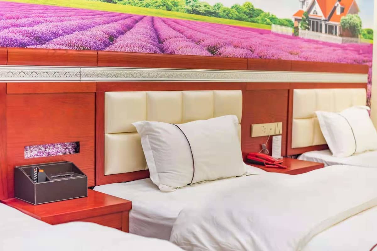 Business Triple Room | Desk, blackout curtains, free WiFi