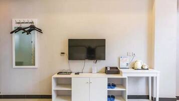 Luxury Twin Room | Desk, blackout drapes, free WiFi