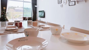In-room dining - Barrington Penthouse by Loo (Tanah Rata)