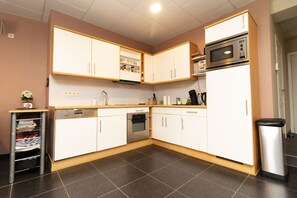 Casa, 5 habitaciones | Cocina privada | Frigorífico, microondas, horno y placa de cocina