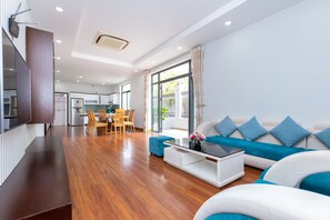 Deluxe Villa, Multiple Bedrooms, Pool Access | Private kitchen