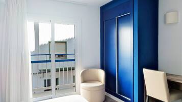 Habitación estándar, vistas a la ciudad | Escritorio, cortinas opacas, wifi gratis y ropa de cama