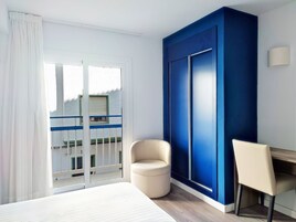 Habitación estándar, vistas a la ciudad | Escritorio, cortinas opacas, wifi gratis y ropa de cama