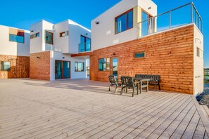 Signature-Apartment, Mehrere Betten, Nichtraucher | Terrasse/Patio