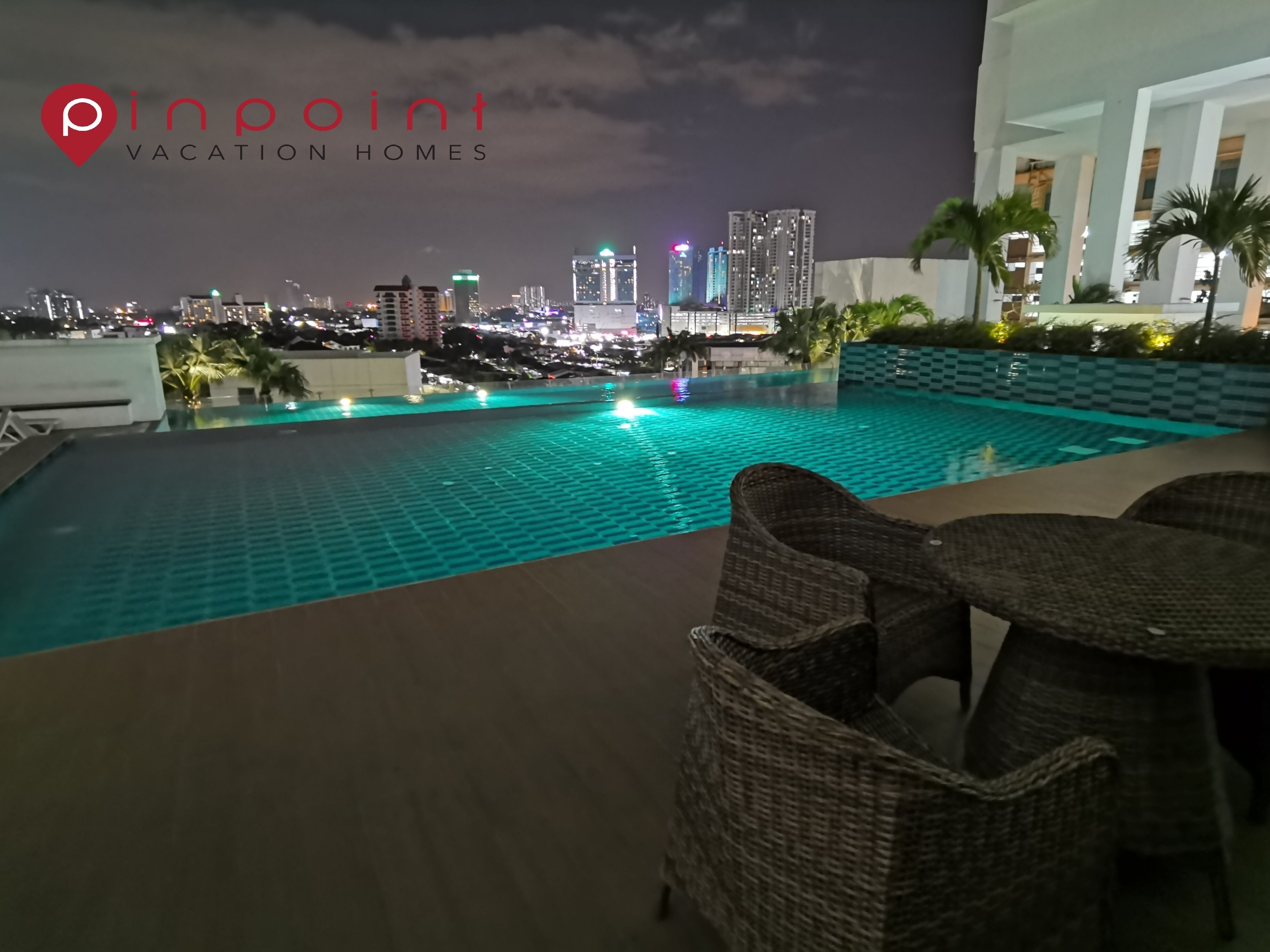 Outdoor pool, an infinity pool