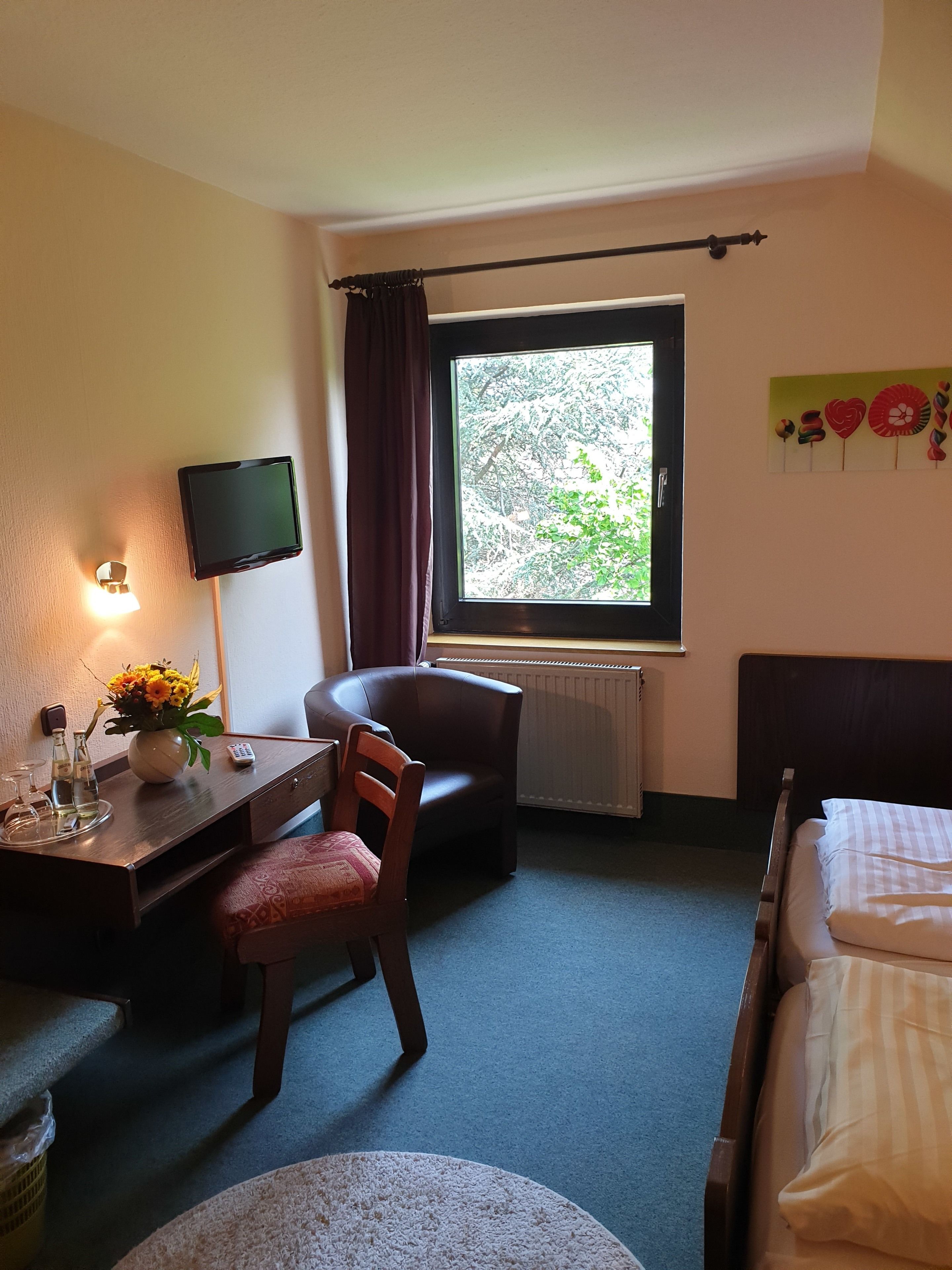 basic double room | desk, iron/ironing board, free wifi, bed sheets