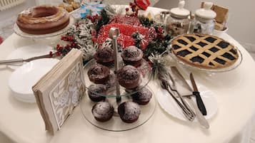 Free daily continental breakfast