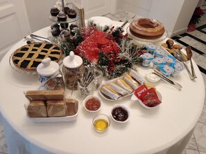 Desayuno continental gratuito y diario