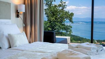 Villa, 4 habitaciones, vista al mar | Vista al agua