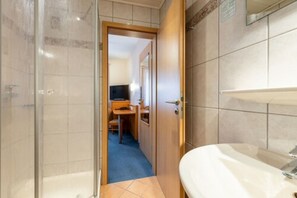 Shower, towels - Katharinenhof (Klingenberg am Main)
