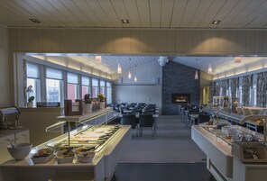 Daily buffet breakfast (NOK 130 per person)